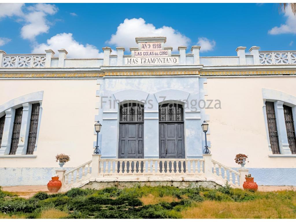 1918 farmhouse, surrounded by rice fields with impeccable facilities and direct access to the Ebro RiverIt has two fully equipped houses, the first of 308.75m and the second of 358.90m.Between the two houses there is a completely open warehouse of 252 meters, all restored in the same style as at the time.On the other hand, it has a warehouse workshop of 381m and next to it is the Rice Mill, its own production and with facilities of 301 m of state-of-the-art machinery.The farmhouse has a total of 6 hectares, 95 acres and 65 cent acres of its own cultivation for its exploitation.