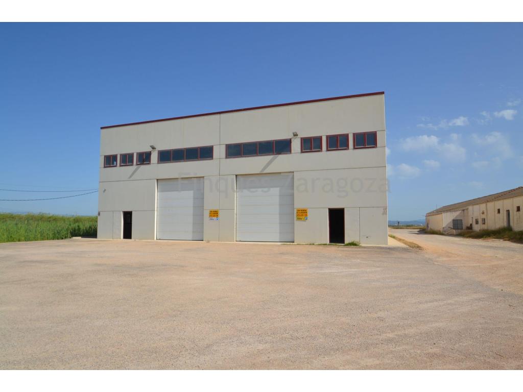 For sale these two warehouses of 821m² of land and 696m² built.The warehouses are impeccable and ready to operate.