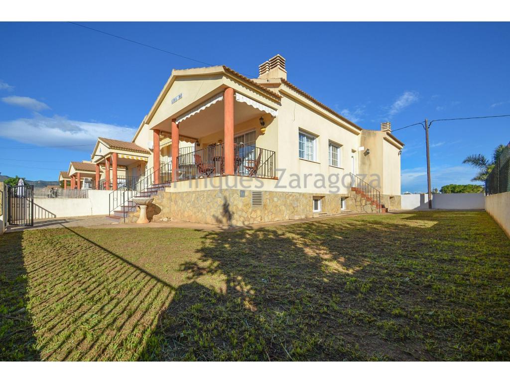 Semi-detached house in les cases d'Alcanar, 200 metres from the sea, with 292m2 of land.The house has a total built area of 138m², and is distributed over several floors and outbuildings.The ground floor is destined to garage-storeroom, bedroom, bathroom and laundry room with exit to the back of the house. From this floor, there is an access to the basement where we find a living-dining room with barbecue, a kitchen and a room with the boiler and the gasoil tank.If we go to the outside of the house, we access through stairs to the terrace and we enter directly to the house, where we find a living-dining room and a separate kitchen. From this floor, we access to the second elevated floor where there are 3 bedrooms (two of them double and one with sea views), and another complete bathroom.It is equipped with ceramic hob and electric oven, oil central heating and double glazed aluminium windows.