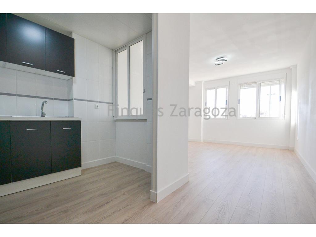 For sale this flat of 63m² constructed and 58m² usable, distributed in kitchen, dining-living room, 2 bedrooms, bathroom and patio. Well located close to the football pitch, sports area, school, institutes, park and all kind of services.