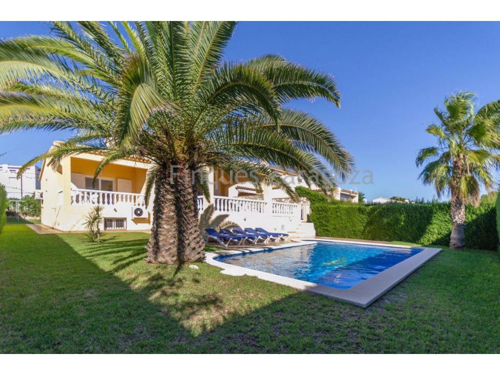 Magnificent villa of 347m², situated in front of the sea, with fantastic sea views, only 50m from the natural harbour of l`Estany and 1,5 km. from the village of l`Ametlla de Mar. Plot 596 m2.Distribution:- Semi basement: 3 double bedrooms, 1 bathroom, garage, cellar (193m²).- Ground floor: spacious lounge, fitted kitchen/dining room, 1 bathroom with Italian shower, 2 double bedrooms, porch and terrace (123,50m²), utility room.- 1st floor: 1 double bedroom, 1 bathroom with shower, terrace-solarium (30,50m²).Covered and uncovered terraces with barbecue: 93m².Swimming pool 4 x 8 mt. Alarm system.Inverter air-conditioning hot/cold with individual splits in all bedrooms and kitchen/dining room.Automatic irrigation system.