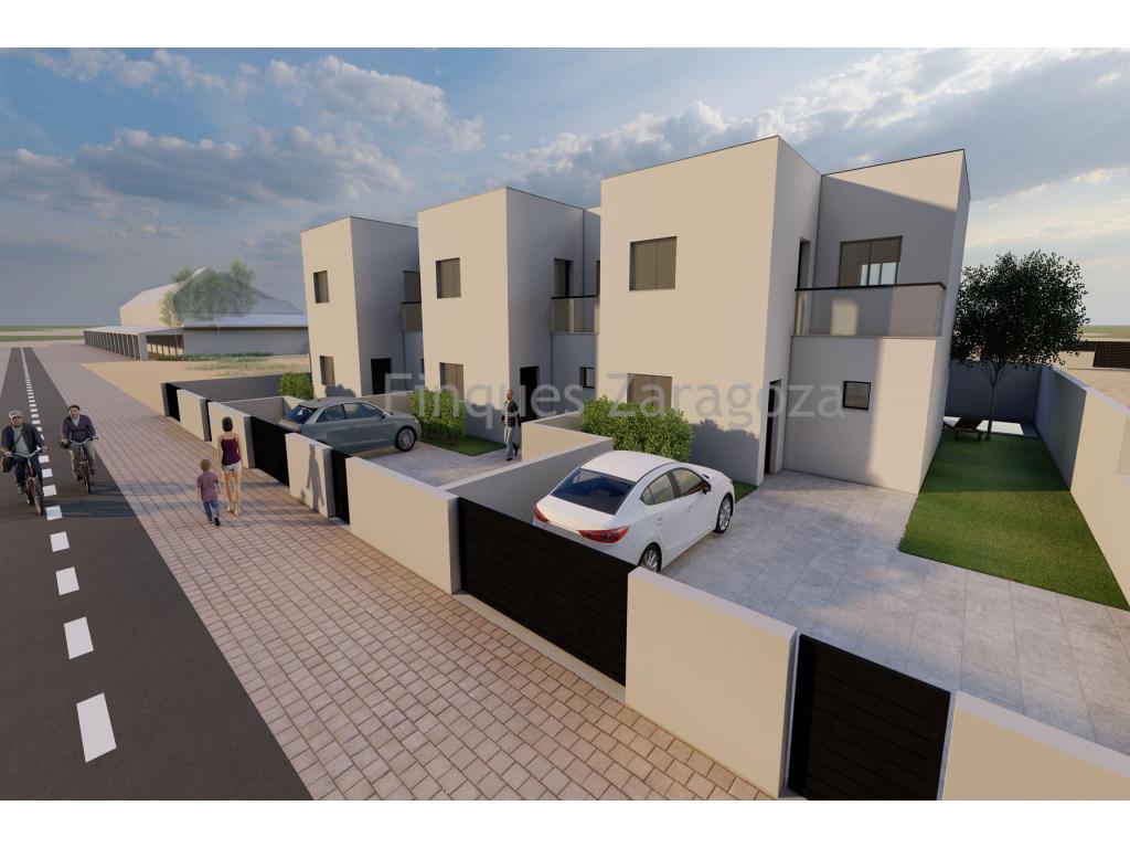 A cozy semi-detached house is offered on a 200 m² plot, located in a quiet and pleasant residential area of Riumar. The property has a total built area of 117.96 m², distributed over two carefully arranged floors to provide comfort and functionality.On the ground floor (61.37 m² built and 51.66 m² usable), there is a bright and practical layout that includes a staircase, a full bathroom, living room, dining room, separate kitchen, and a versatile room ideal as a bedroom, office, or additional living space.The first floor (56.59 m² built and 46.37 m² usable) features three spacious bedrooms, a full bathroom, hallway, and staircase, offering more than enough space for the whole family or for guests.The built area occupies 61.37 m² of the plot, allowing for a generous outdoor space. The rest of the land is dedicated to a private garden with a pool, perfect for relaxing outdoors, enjoying the Mediterranean climate, and sharing unforgettable moments with family and friends.This property represents an excellent opportunity both as a permanent residence and as a vacation home. Its layout, surroundings, and private pool make it a highly attractive option.